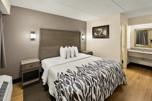 Red Roof Inn Chapel Hill - UNC Featured Photos