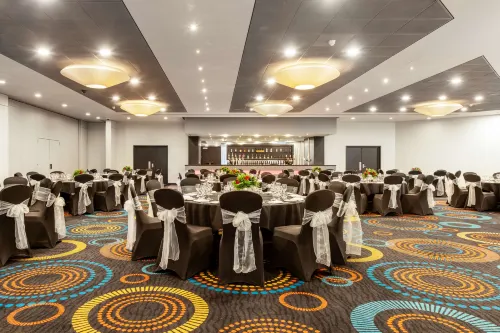Radisson Hotel and Conf Centre London Heathrow Dining Photos
