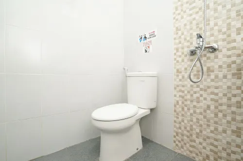 OYO 614 Graha 8 Syariah Kamar Photos