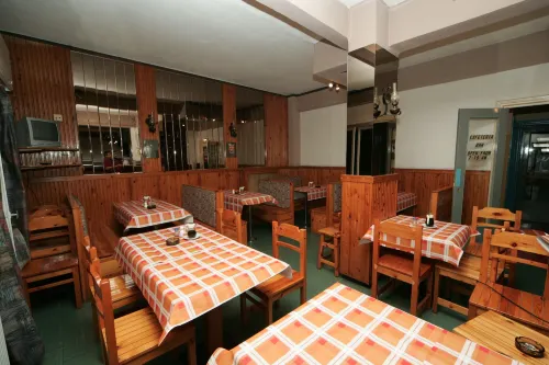 Alma Dining Photos