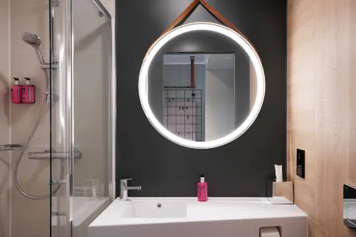 Moxy Edinburgh Fountainbridge Zimmer Photos