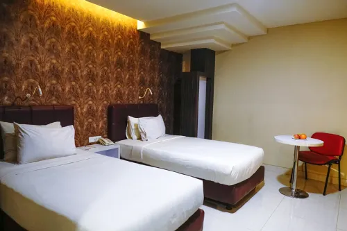 Empress Hotel Makassar City Center by Life Kamar Photos