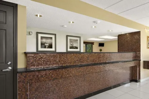 Travelodge by Wyndham College Park Espaces publics Photos
