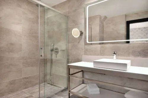 Wyndham Grand Tbilisi Rooms Photos