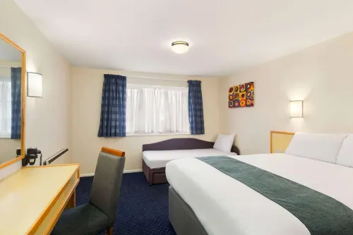 Days Inn by Wyndham Sutton Scotney South Zimmer Photos