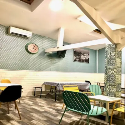 Trendy Hostel Mahlzeiten Photos