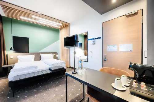 B&B HOTEL München-Moosach Photos