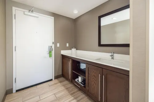 Hampton Inn and Suites by Hilton Logan Rooms Photos