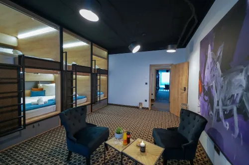 Chors Like a Hotel - Hostel Photos