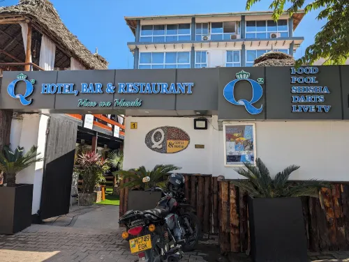Q-Bar & Guesthouse Exterior Photos