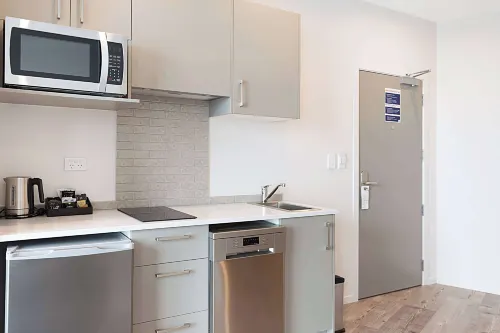 Ramada Suites by Wyndham, Victoria Street West Rooms Photos