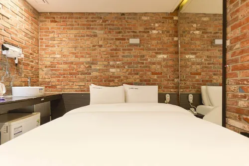 Hertz Hotel Rooms Photos