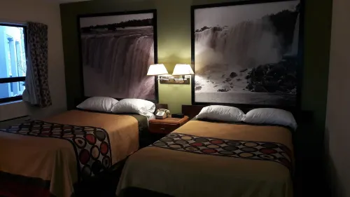 Super 8 by Wyndham Niagara Falls North Rooms Photos