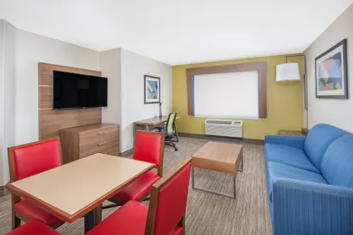 Holiday Inn Express & Suites Bishop Photos