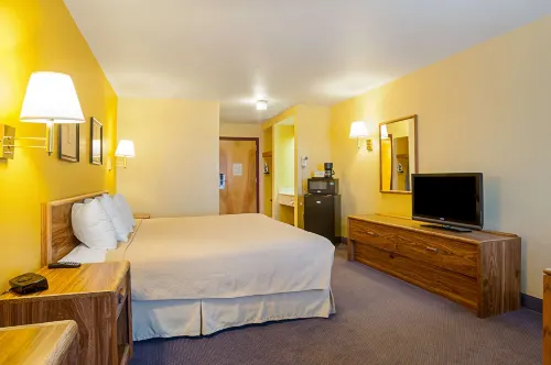 Rodeway Inn & Suites Rooms Photos