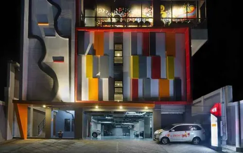 Front One Hotel Tulungagung Eksterior Photos