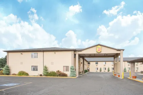 Super 8 by Wyndham Elko Exterior Photos