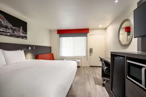 Ramada by Wyndham Anaheim Convention Center Rooms Photos