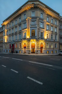 Hotel Kinsky Fountain Exterior Photos
