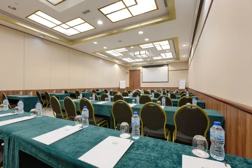 Evergreen Laurel Hotel Business Facilities Photos