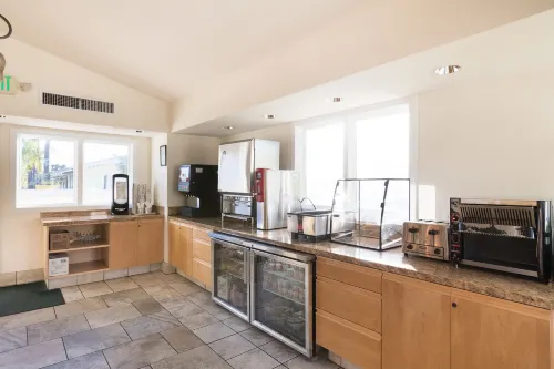 Sandpiper Lodge - Santa Barbara Restauration Photos