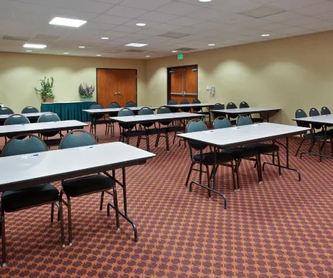 Holiday Inn Express Madera-Yosemite PK Area Business Facilities Photos