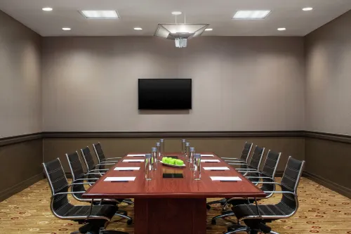 DoubleTree by Hilton Hotel Newark Airport Business Facilities Photos