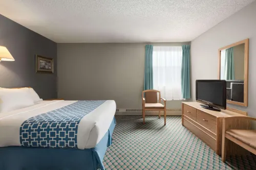Travelodge by Wyndham Edmonton Airport Rooms Photos
