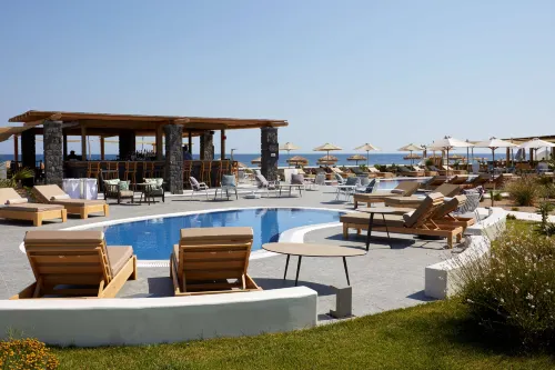 Sea Breeze Santorini Beach Resort, Curio Collection by Hilton À ne pas manquer Photos