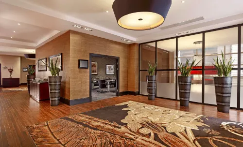 DoubleTree by Hilton London Victoria Public Areas Photos