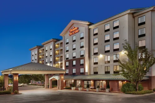Hampton Inn & Suites Denver-Cherry Creek Exterior Photos