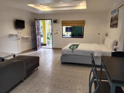 Phratamnak Inn - 100 Meter from Beach Photos