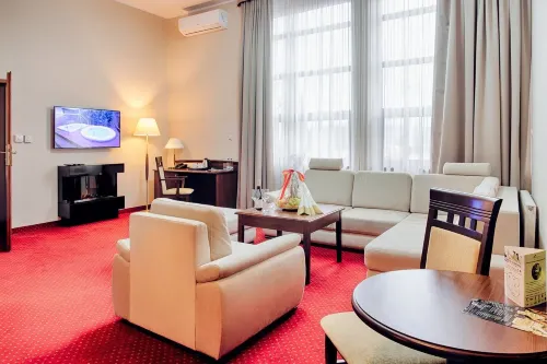 Grand Royal Hotel Kamar Photos