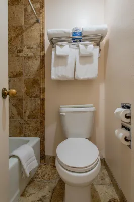 49'er Inn & Suites Rooms Photos