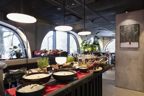 Radisson Red Helsinki Restauration Photos