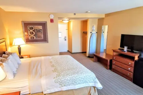 Days Inn by Wyndham Windsor Locks / Bradley Intl Airport Rooms Photos