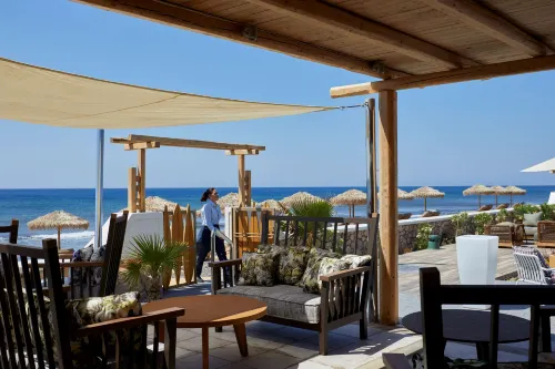 Sea Breeze Santorini Beach Resort, Curio Collection by Hilton Espaces publics Photos
