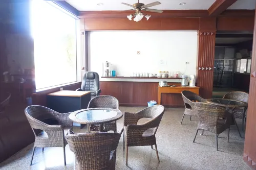Sri Chumphon Hotel Khu vực công cộng Photos