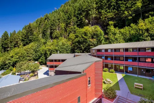 Reavers Lodge Near Hotel Photos