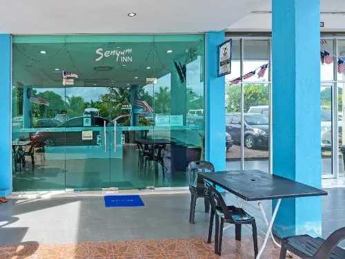 OYO 275 Senyum Inn À proximité de l'hôtel Photos