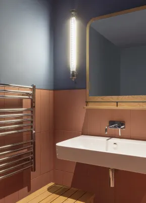 Whitworth Locke Kamar Photos