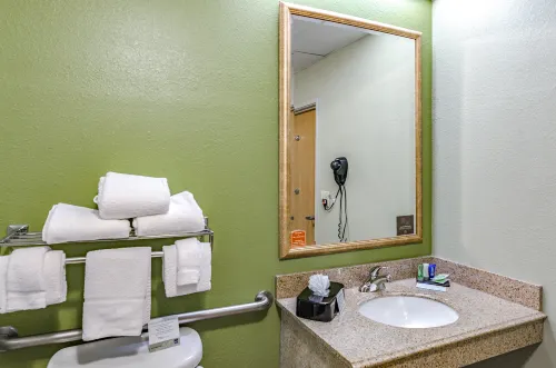 Quality Inn & Suites Airport Photos