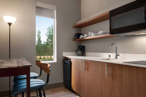 La Quinta Inn & Suites by Wyndham Marysville Rooms Photos