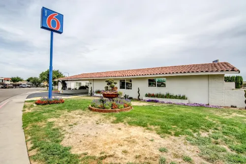 Motel 6 Manteca, CA Extérieur Photos