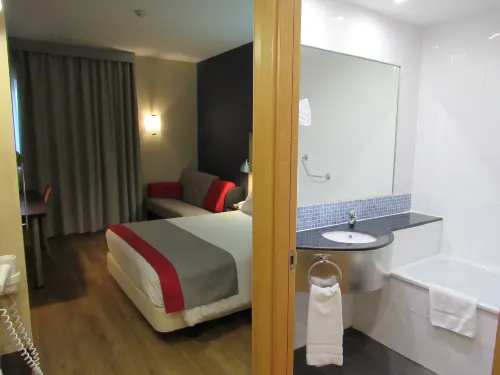 Holiday Inn Express Malaga Airport Zimmer Photos