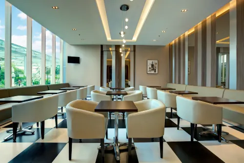 Holiday Inn Express Jakarta International Expo Restauration Photos