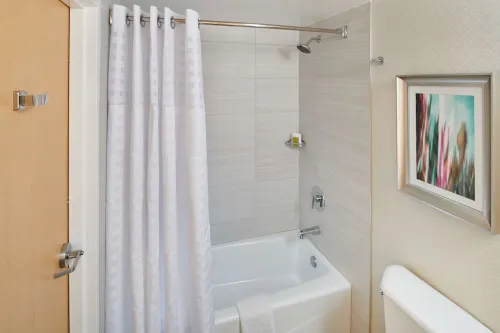 DoubleTree by Hilton Irvine Spectrum Rooms Photos