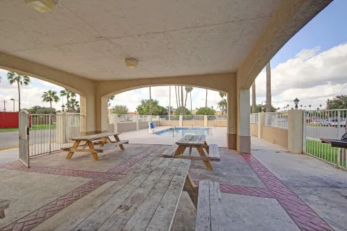 Motel 6 Edinburg, TX Public Areas Photos