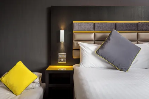 Roomzzz Chester City Camere Photos