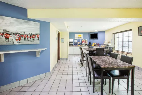Days Inn by Wyndham Blue Springs Mahlzeiten Photos